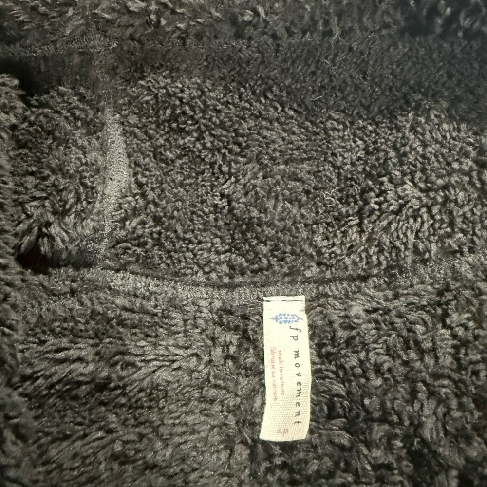 Free People Movement fuzzy Sherpa Pull-Over women’s size Small Black 1/4 zip. - Picture 8 of 8